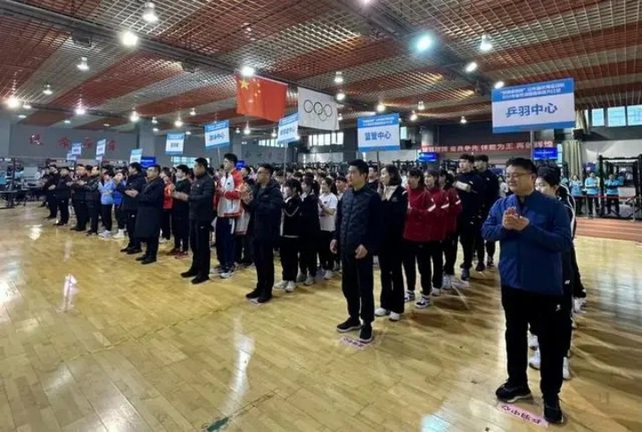 山東省優(yōu)秀運動隊冬訓基礎(chǔ)體能大比武.jpg 山東省優(yōu)秀運動隊冬訓基礎(chǔ)體能大比武.jpg